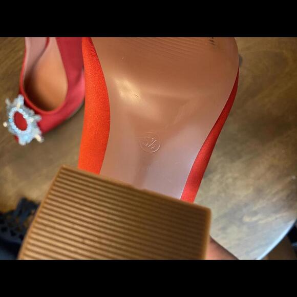 Elegant Red Satin Heels with Crystal Embellishments - Picture 6 of 7